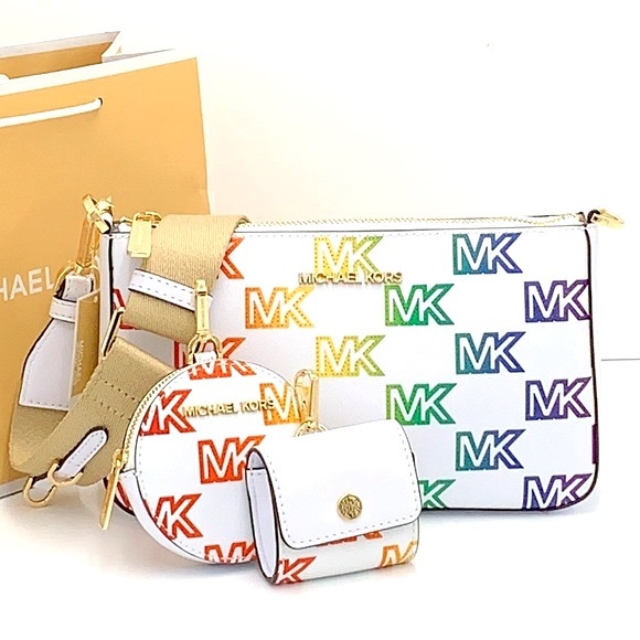 MICHAEL KORS
Jet Set Logo Crossbody Bag with Case for Apple AirPods Pro - Picture 2 of 16